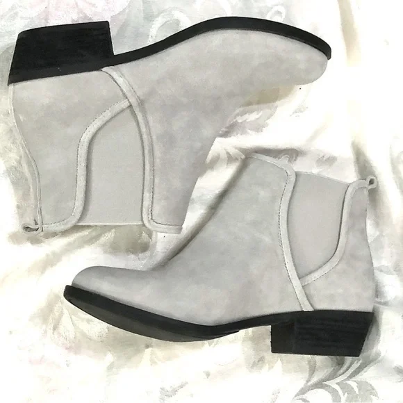 Isaac Mizrahi Live Chelsea Boots Suede Light Grey Cement Gloria sz 10 New No Box - Picture 6 of 11